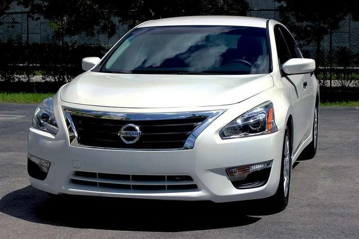 sri lanka tailor made tour Chauffeur Driven Standard Car - Photo 1 of 25